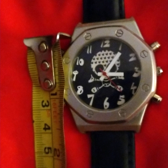 ☠️Silver and black skull faced watch with black vegan leather band💀 - Picture 5 of 5